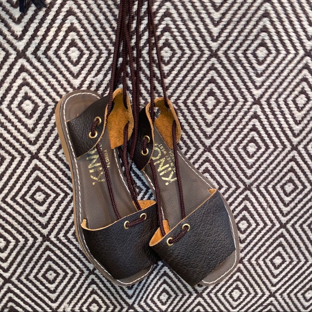 Kino Sandals / Women’s / Size 6